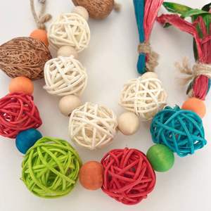 Красочная игрушка из ротанга для жевания листьев кукурузы - Product Image 3