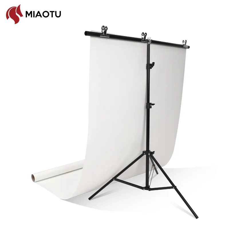 The studio's live broadcast shooting studio equipment and photography background framework have strong practicality