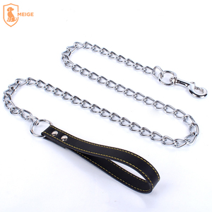 Correa de Tracción Metálica Anti-Mordidas para Perros de <span class=keywords><strong>180cm</strong></span> 120cm con Mango de Cuero Negro, Correa Táctica para Perros - Product Image 1