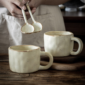 แก้วเซรามิกทำมือสไตล์เรโทรลายดอกไม้ ชุดแก้วกาแฟสไตล์ญี่ปุ่น พร้อมช้อนคนซุป สำหรับใช้ในบ้าน - Product Image 2