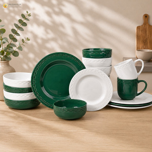 Lot <span class=keywords><strong>de</strong></span> 16 pièces : <span class=keywords><strong>Service</strong></span> <span class=keywords><strong>de</strong></span> <span class=keywords><strong>table</strong></span> émaillé vert et blanc avec bord texturé pour les vendeurs et importateurs d'articles ménagers en e-commerce - Product Image 1