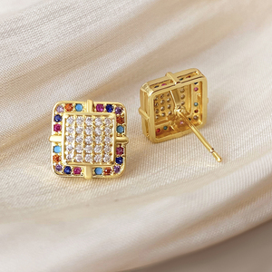 Pendientes Cuadrados Personalizados de Oro de 18K con Circonita Cúbica Arcoíris 3A para Mujer - Product Image 1