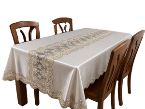 Lussuosa Tovaglia Francese Romantica in Velluto e Flanella, Personalizzata, con Patchwork Scenico e Bordo in Pizzo Floreale Traforato per Matrimoni e Feste - Product Image 1
