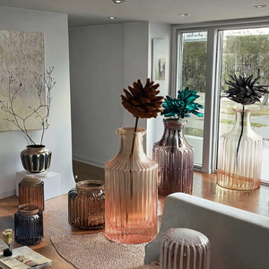 Jarrón de Cristal Transparente Moderno para Decoración del Hogar, Diseño Artístico Art Deco con Rayas Verticales - Product Image 3