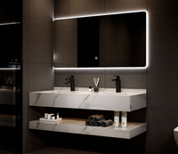 Meuble-lavabo mural en céramique intégré avec vasque en pierre frittée grise au design moderne, comptoir en pierre frittée pour usage hôtelier