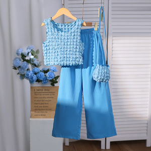 Conjunto de dos piezas con estampado geométrico para niñas grandes: top sin mangas, pantalones largos y bolso cruzado - Product Image 1