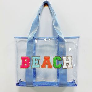 Sac fourre-tout en PVC transparent imperméable bleu personnalisé de haute qualité avec lettrage coloré pour la plage, les voyages et le shopping - Product Image 1