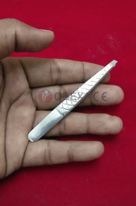 Maquillaje de belleza profesional Pinzas de cejas de acero inoxidable Nuevo tipo de punta inclinada con agarre de diamante - Product Image 4