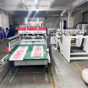 Máquina para fabricar bolsas de plástico Hongtong 350X4 de alta velocidad, equipo de sellado térmico de 4 canales y corte en frío para productos acuáticos y basura. - Product Image 1