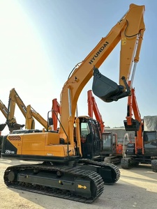 Excavatrice sur chenilles hydraulique Hyundai 220-9S, 22 tonnes, capacité de la benne de 1 m³, équipement de construction d'occasion - Product Image 2