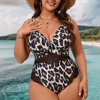 Plus size badpak met luipaardprint, gedraaide voorkant, diepe V-hals, doorschijnende mesh-inzet, verstelbare bandjes.