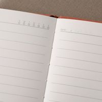 Cuaderno A5 de Cuero PU con Textura de Tela, Icono Grabado, 100 Hojas Rayadas de 100GSM, 3 Colores, Papelería de Oficina, Venta al por Mayor