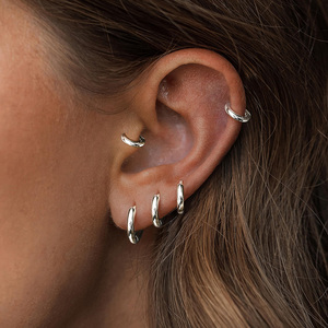 Aros de Acero Inoxidable 316L para Mujer, Diseño Simple y Moderno, para Uso Diario, Regalos, Joyería para Perforaciones Corporales, Aros con Clip - Product Image 1