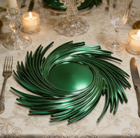 Assiette de Présentation Premium 13 Pouces en Plastique PP Doré, Motif Spirale Rayonnant, Durable et Réutilisable pour Mariages, Dîners et Événements, Décoration de Table