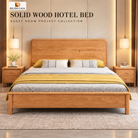 Lit d'hôtel avec cadre en bois massif, grain de bois naturel, design moderne et stable pour hôtel, appartement, chambre d'hôtes