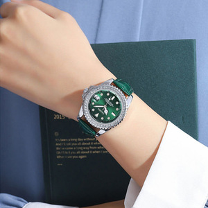 <span class=keywords><strong>Orologio</strong></span> da <span class=keywords><strong>donna</strong></span> con accento di diamanti verdi, quadrante con calendario al quarzo con cinturino in pelle, abbigliamento quotidiano alla moda e regalo per lei - Product Image 3