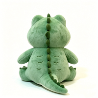 Peluche d'alligator adorable personnalisable, assise, avec un ventre blanc, cadeau mignon en peluche de crocodile avec un design de cœur rouge