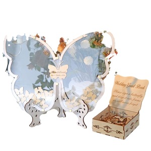 Livre d'or papillon rustique en bois à suspendre pour mariages, Quinceañeras, anniversaires et baby showers - Product Image 2