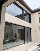 Ventana Corredera Panorámica de Alta Gama para Exteriores de Villas Residenciales, con Marco de Aluminio y Vidrio de Gran Tamaño, con Función Antiviento