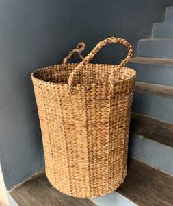 Panier de rangement naturel tressé à la main, renforcé d'un cadre en fer, en jacinthe d'eau artisanale, pour un décor bohème et rustique - Product Image 2