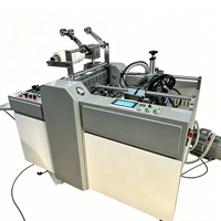 Machine à plastifier entièrement automatique conçue pour l'impression ou l'emballage de petit format, faible encombrement, entièrement fonctionnelle avec chargeur