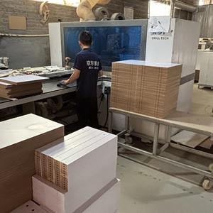 Table à <span class=keywords><strong>langer</strong></span> polyvalente en gros d'usine avec poignées en cuir amovibles, glissières métalliques lisses et armoire de rangement - Product Image 6