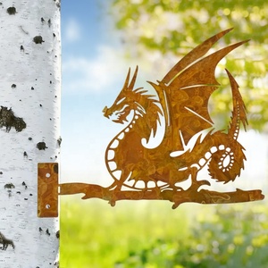 Adornos Metálicos para Jardín: Figuras Modernas de Oruga, Niña, Lobo, Danzante Duende, Pingüino, Águila y Foca con Acabado Oxidado - Product Image 1