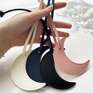 Nouvelle Arrivée Promotion Cadeau Populaire Porte-clés Pendentif en <span class=keywords><strong>Cuir</strong></span> PU en Forme de Lune pour Femme Accessoire de Décoration de Sac à Main Breloque de Sac - Product Image 5