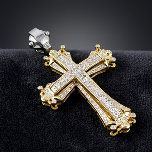 Colgante de Cruz Iced Out con Moissanita, Chapado en Oro de 18K, Corte Brillante Redondo, Engaste de Canal, Religioso Cristiano Unisex - Product Image 4