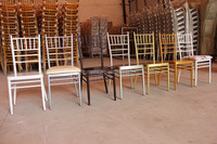 Chaises de mariage de luxe en métal doré brillant, empilables, pour banquets, hôtels, événements, salons et appartements - Vente en gros