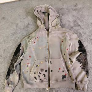 Sudadera con capucha para hombre, personalizada por fabricante OEM, con serigrafía desgastada, efecto descolorido por el sol, lavado a la piedra y al ácido, con pedrería cosida a mano y cremallera. - Product Image 2