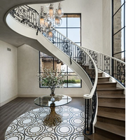Escalier intérieur classique en acier et bois avec rampe en acier inoxydable, design contemporain, construction durable