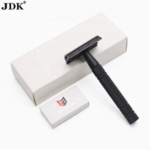 Maquinilla de afeitar de seguridad de doble filo con mango largo negro para hombre - Product Image 3