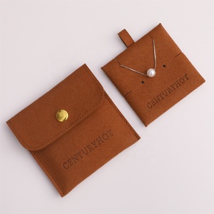 Pochette à bijoux en microfibre marron foncé 8*8cm avec insert rembourré, sac d'emballage de haute qualité en velours pour colliers et boucles d'oreilles avec logo - Product Image 5