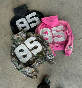 Sweat à capuche streetwear hip-hop tendance pour homme, style vintage avec broderie de patchs et camouflage, personnalisable avec logo - Product Image 2