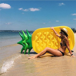 Colchón inflable flotante para adultos, balsa hinchable de playa con forma de piña - Product Image 2