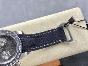 Montre chronographe mécanique de luxe 2025 pour homme avec cadran à motif météorite et bracelet tissé en nylon. - Product Image 6