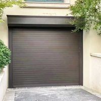 Porte de garage sectionnelle moderne en aluminium noir, automatique, double vitrage givré, pour villa résidentielle