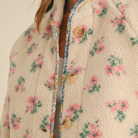 Veste en sherpa à manches longues avec imprimé floral et bordure contrastée