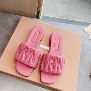L'usine vend des pantoufles de marque de créateur de haute qualité avec des semelles plates plissées unies et tendance pour femmes - Product Image 2