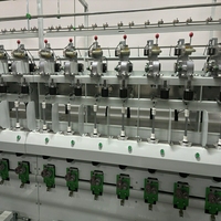 Machine à pelucher à grande vitesse en usine directe pour la production de fils textiles molletonnés entraînée par moteur pour fil de fibre de coton
