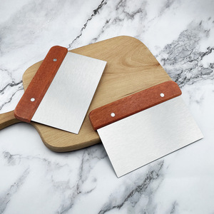 Vendita diretta della fabbrica manico in legno in acciaio inox pasta di <span class=keywords><strong>farina</strong></span> cutter torta crema raschietto <span class=keywords><strong>farina</strong></span> salsiccia raschietto coltello da taglio - Product Image 5