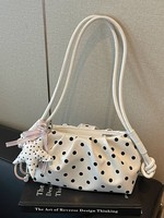 Sac à bandoulière en nylon résistant à l'eau, style moderne et contemporain, avec charmes de mode, en cuir pleine fleur, sac bandoulière en cuir