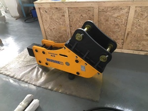 Brise-roche hydraulique latéral SOOSAN SB43 jaune avec moteur pour excavatrices et chargeuses-pelleteuses de 11 à 16 tonnes - Product Image 6