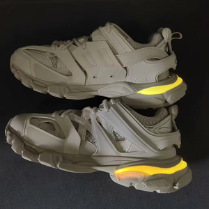 Baskets de sport lumineuses à LED en polyuréthane, respirantes en maille, pour la marche décontractée et la course, style mode - Product Image 3