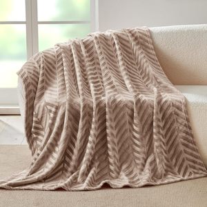 Contemporary Jacquard Design Twin <strong>Bedspread</strong> All Season Blanket Breathable Polyester Knit for Home Use - Product Image 1