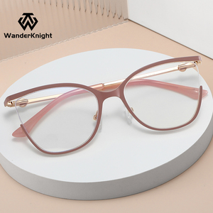 نظارات عالية الجودة للنساء لعام 2025، إطار فاخر مضاد للضوء الأزرق بتصميم خاص على الذراع مع الماس - Product Image 1