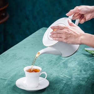 ชุดกาแฟเซรามิกสไตล์ยุโรปสีขาวหรูหราสำหรับจิบน้ำชายามบ่าย ขายส่งจากโรงงาน - Product Image 6