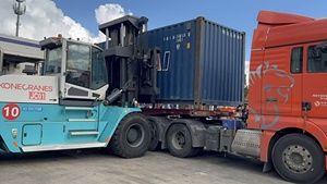 Montacargas Diésel Konecranes Usado de 25 Toneladas, Mitsubishi FD300 de 30 Toneladas, 4WD, Pocas Horas de Trabajo, Alta Calidad, en Stock - Product Image 3