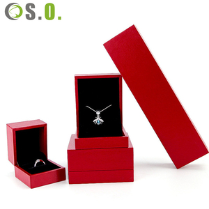 Boîte à bijoux rouge haut de gamme avec logo personnalisé, en similicuir, pour bagues, boucles d'oreilles, bracelets, colliers, emballage de bijoux de mariage - Product Image 1